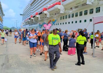 More than 11-thousand cruise passengers and crew members arrive on Saturday