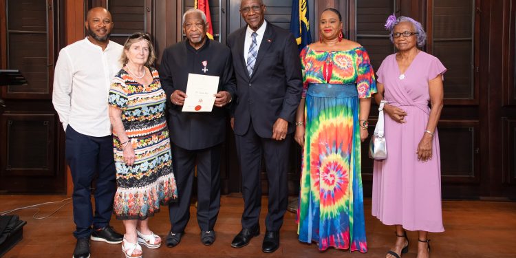 Dr. Knolly Hill receives GG’s Faithful and Meritorious Award