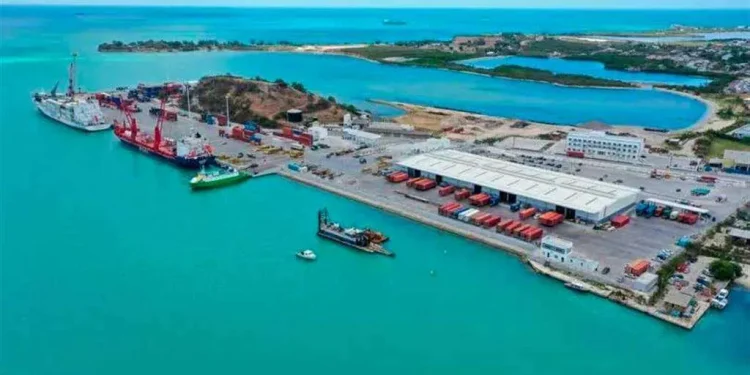 Antigua Port Authority acquires new highly sophisticated mobile crane