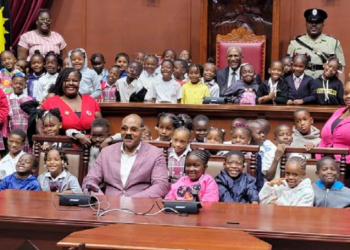 GG and PM meet with students from Five Islands Primary School