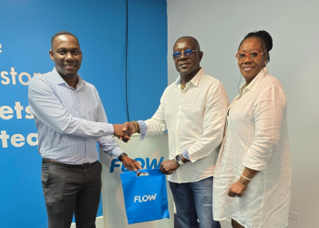 FLOW presents Sir Richie Richardson with smartphone